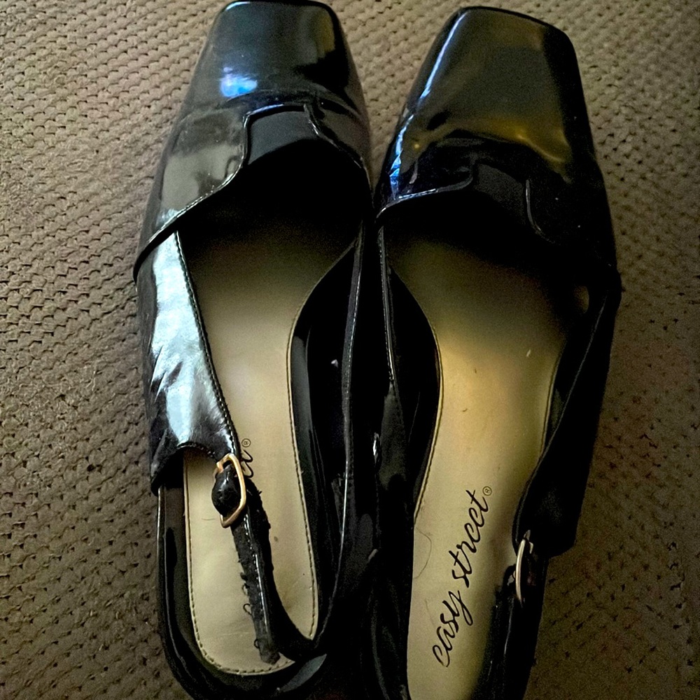 Black leather Easy Street black flat sandals with little heels